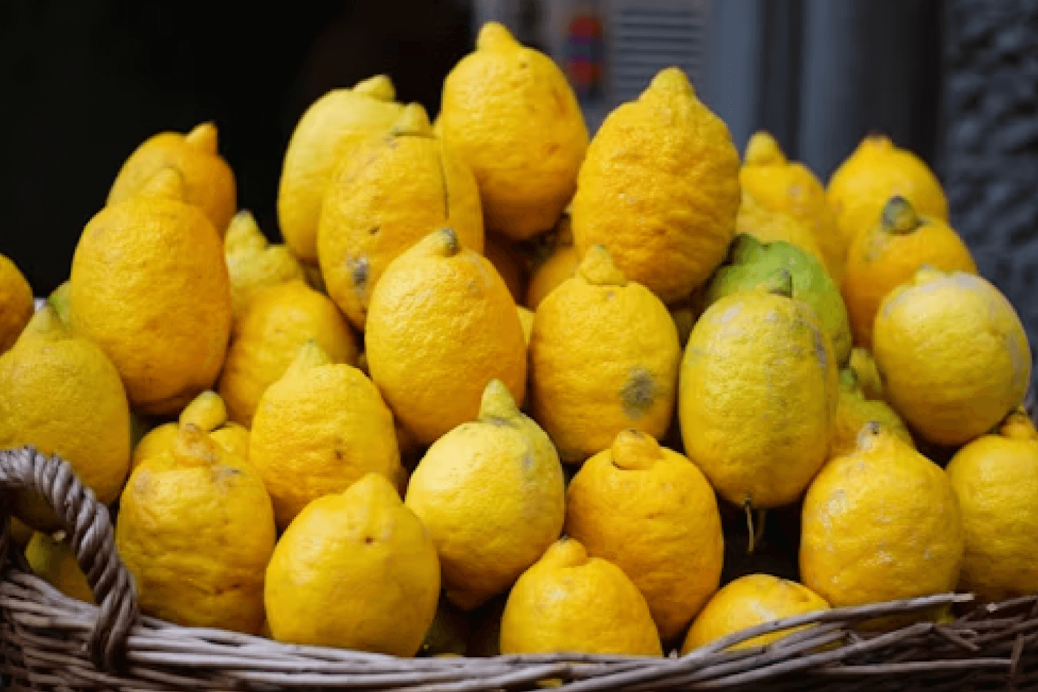 Limonata a cosce aperte a Napoli