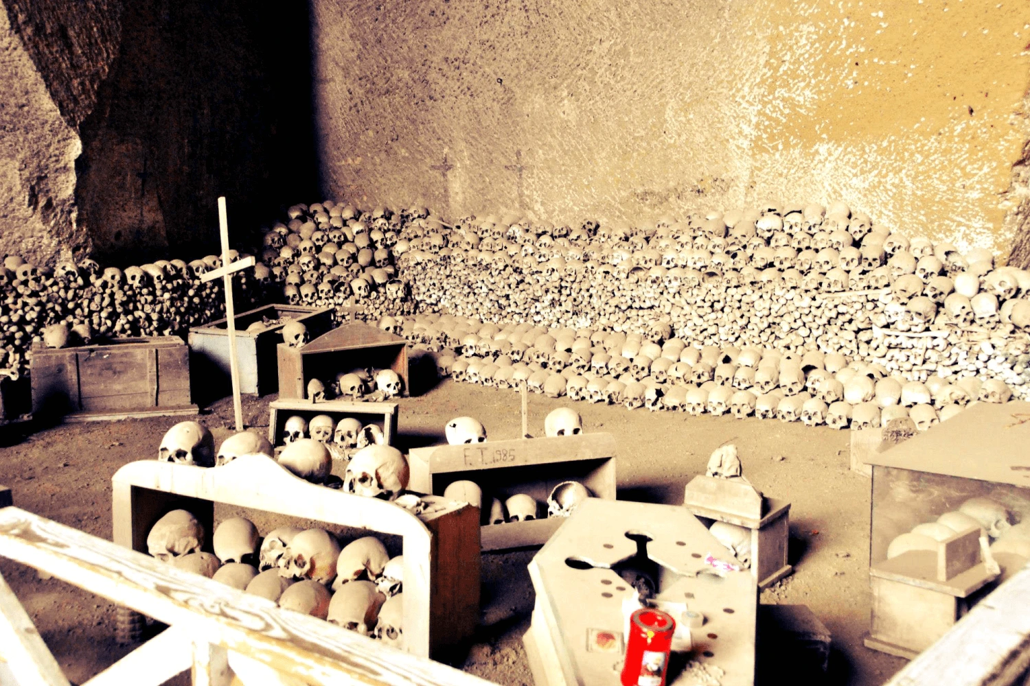 Cimitero delle Fontanelle Napoli/Author: www.necroturismo.it